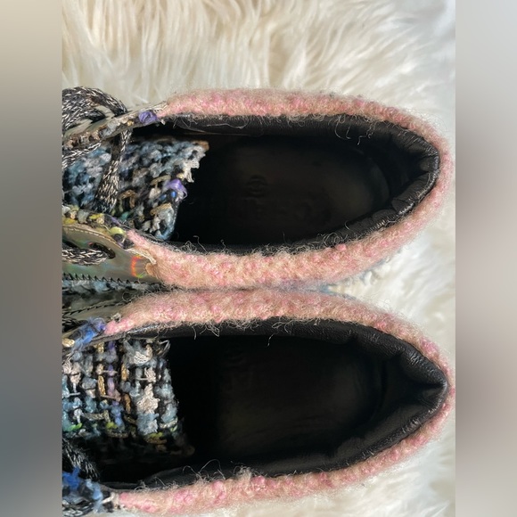 CHANEL tweed sneakers - Picture 4 of 15